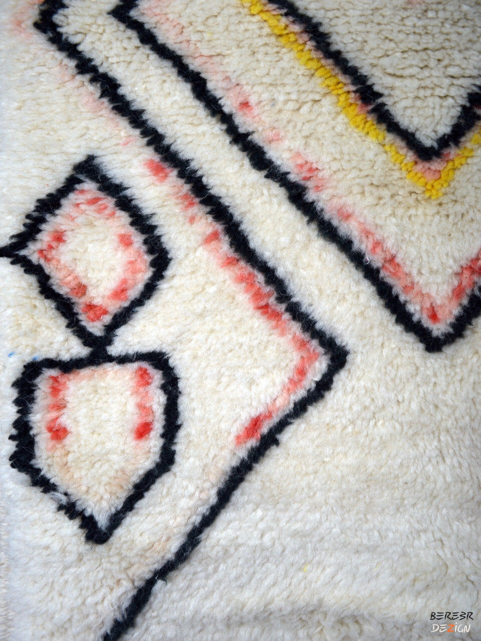 Fading Pattern on White Berber Carpet_A1003 BerberDezign