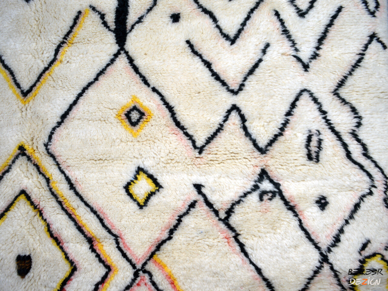 Fading Pattern on White Berber Carpet_A1003 BerberDezign