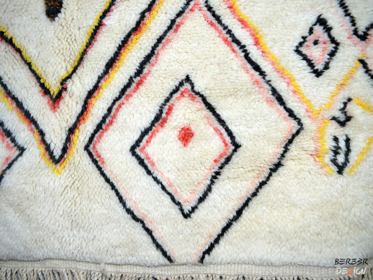 Fading Pattern on White Berber Carpet_A1003 BerberDezign